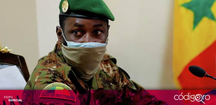 Intentan apunalar al presidente de Mali Assimi Goita, presidente interino de Mali, resultó ileso tras un intento de apuñalamiento. Foto: Especial