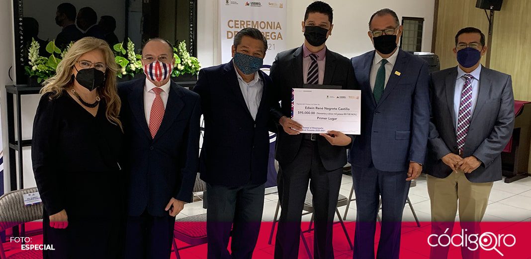 Entregan Premio Estatal al Desempeño Profesional Docente 2020-2021