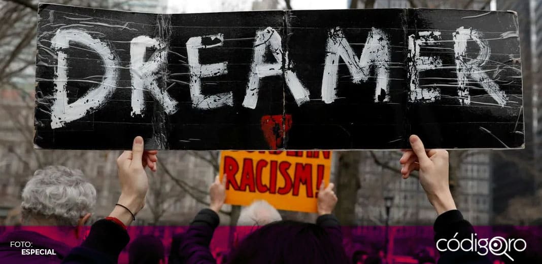 Juez de EU declara ilegal el programa DACA y suspende nuevas solicitudes