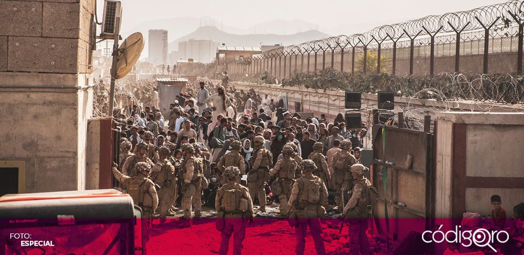 Activan alerta de "ataque terrorista" en el aeropuerto de Kabul, Afganistán