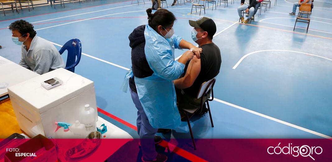 Chile aplica AstraZeneca como tercera dosis a los vacunados con Coronavac