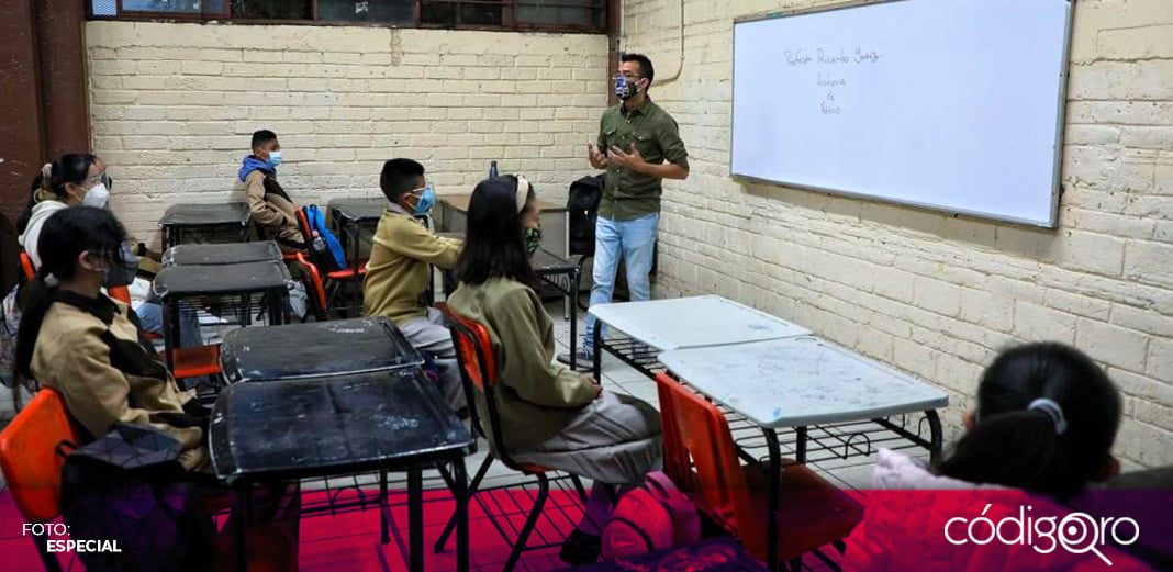 AMLO da banderazo al regreso a clases presenciales