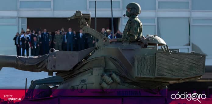Jair Bolsonaro Brasil desfile militar El presidente de Brasil, Jair Bolsonaro, encabezó un inusual desfile militar en la ciudad de Brasilia. Foto: Especial