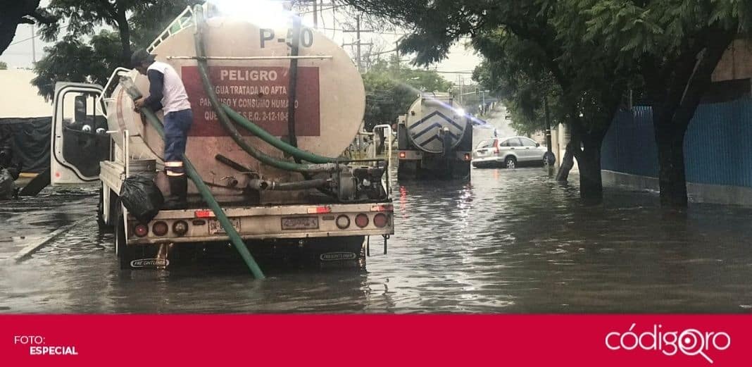 Lluvia reblandece la carpeta asfáltica en prolongación Corregidora