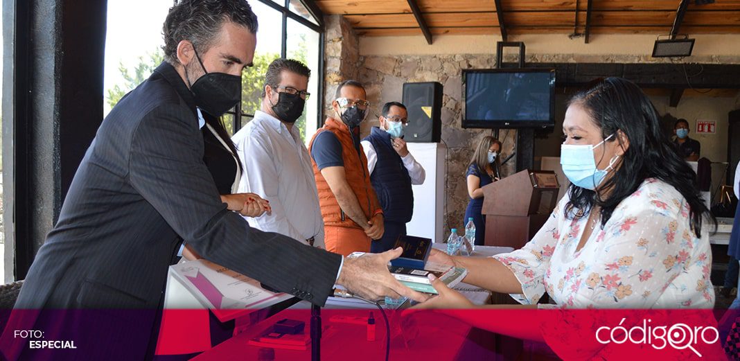 IEEQ reconoce a ciudadanos que participaron en la organización de las elecciones