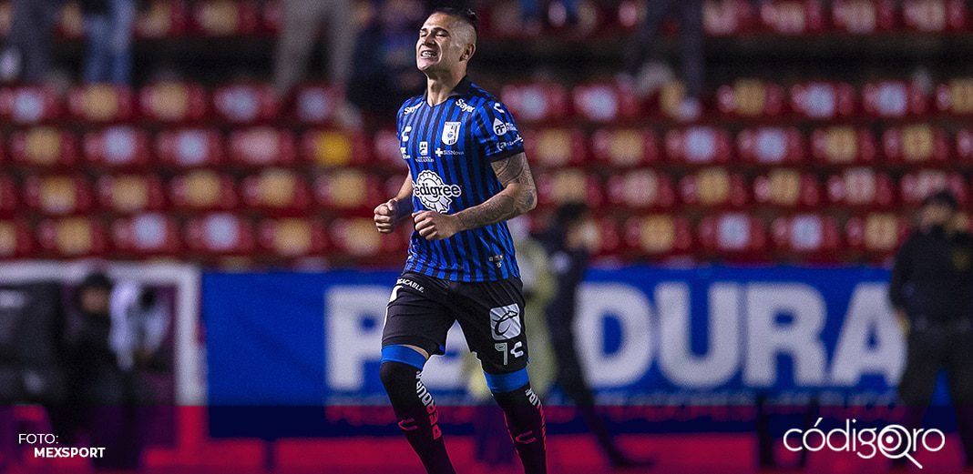 Bajo una lluvia torrencial, los Gallos Blancos derrotan a las Chivas