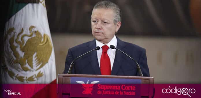 El presidente de la SCJN, Arturo Zaldívar, anunció licencias de paternidad de 3 meses para los trabajadores del Poder Judicial de la Federación. Foto: Especial