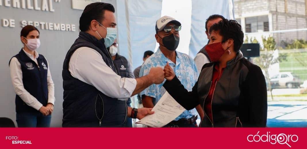 Nava entrega 100 títulos de propiedad a familias de El Romerillal