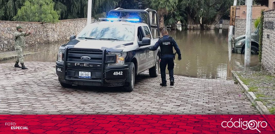 Policía Estatal de Querétaro apoya a personas afectadas por lluvias