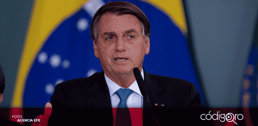 Bolsonaro dice que destinará recursos de salud y educación para tampones