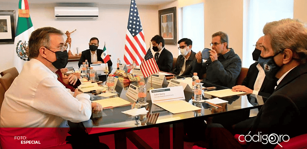 John Kerry defiende la energía eólica y solar ante López Obrador