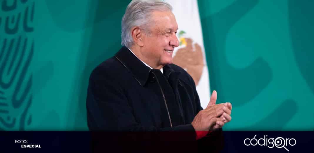 AMLO felicita a 'Checo' Pérez y a 'Canelo' Álvarez por hacer historia
