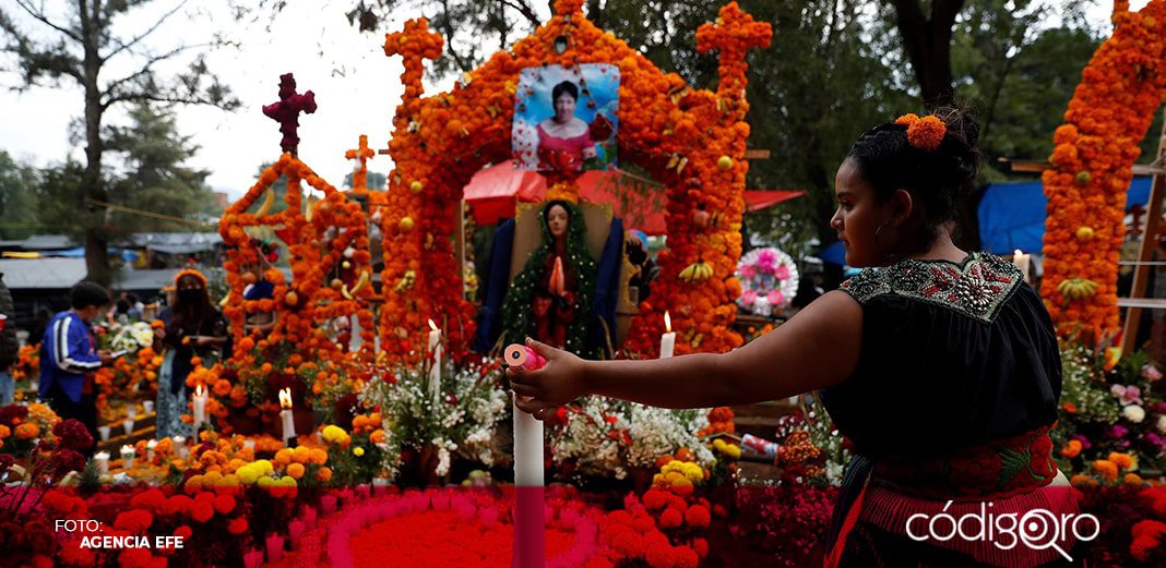 Cementerios de México se vuelven a llenar de colores para celebrar el Día de Muertos