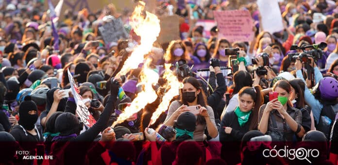 Miles de mujeres marcharon contra la violencia machista en México. Foto: Agencia EFE