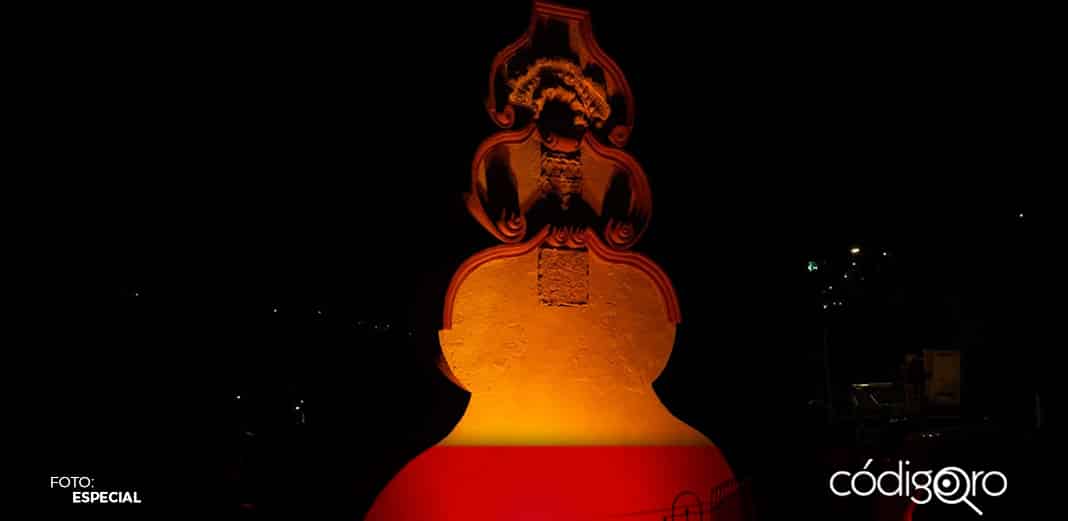 El Marqués ilumina de naranja el monumento Pan de Dulce