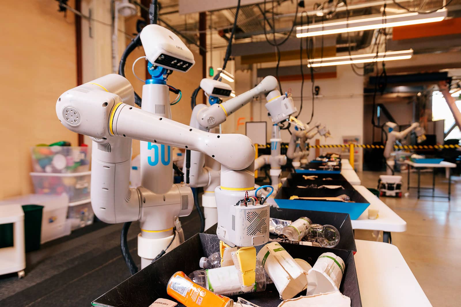 Robots, creados por Alphabet limpiarán las oficinas de Google
