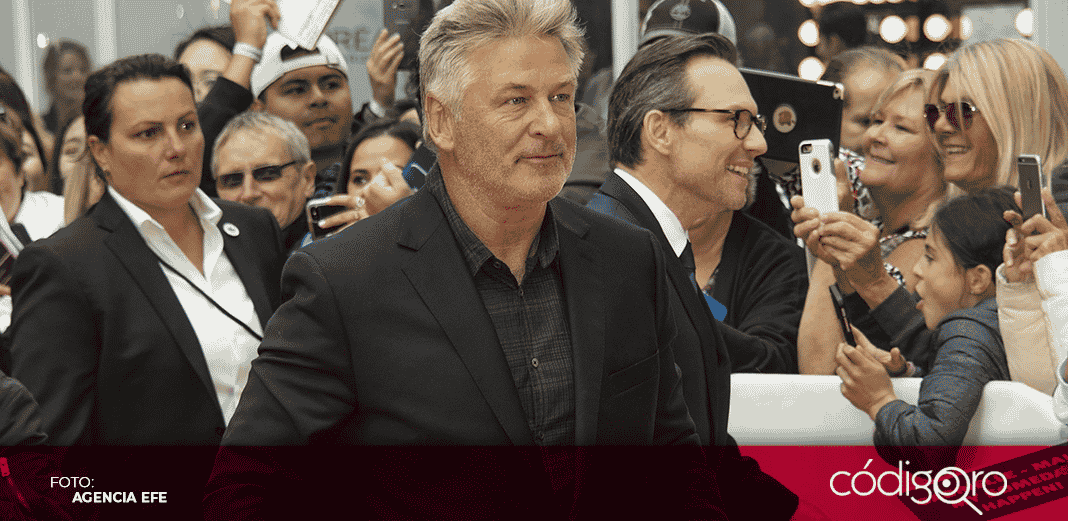 Alec Baldwin pide que haya un policía en los rodajes