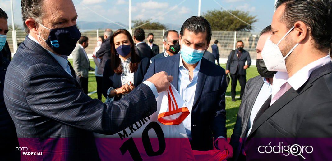 Kuri entrega plaza cívica y cancha de fútbol en la Politécnica de Santa Rosa