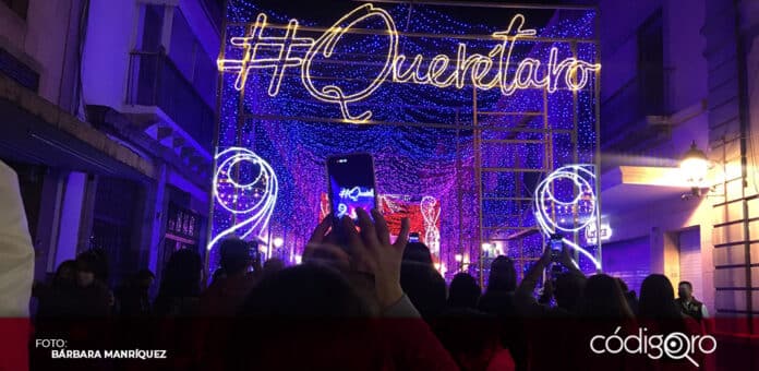 La tradicional arcada navideña atrae a miles de visitantes al Centro Histórico de la ciudad de Querétaro. Foto: Bárbara Manríquez
