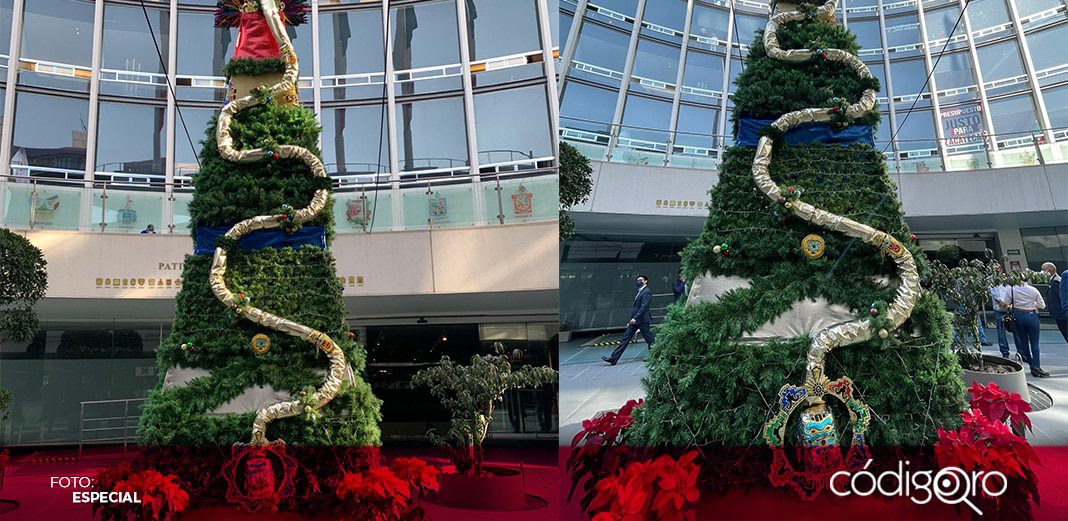 Polémica y burlas en redes sociales por árbol de Navidad en el Senado