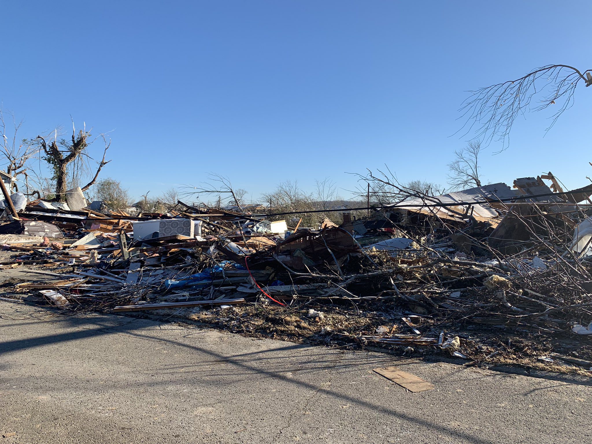 "No puedes escapar del tornado", declaró una de las víctimas que perdió su casa a causa del tornado