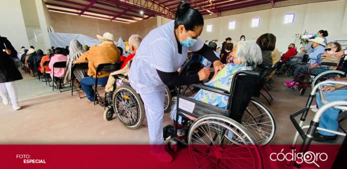 Aplicarán 70 mil dosis de refuerzo contra COVID-19 a adultos mayores del municipio de Querétaro. Foto: Especial