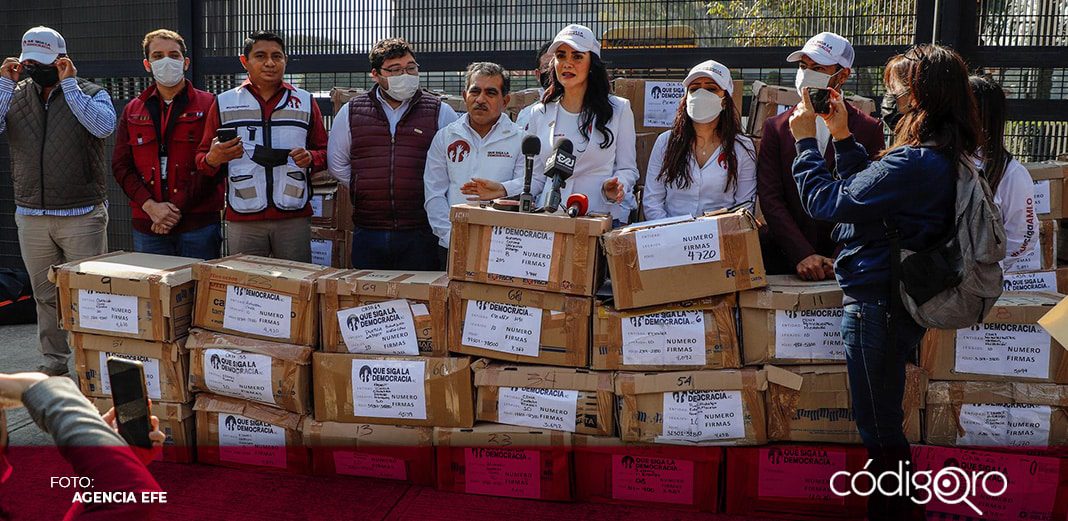 Seguidores de AMLO contra reloj por firmas para consulta de "ratificación"
