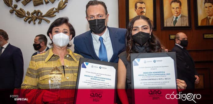 El gobernador del estado de Querétaro, Mauricio Kuri González, entregó hoy el Premio al Mérito Empresarial 2021. Foto: Especial