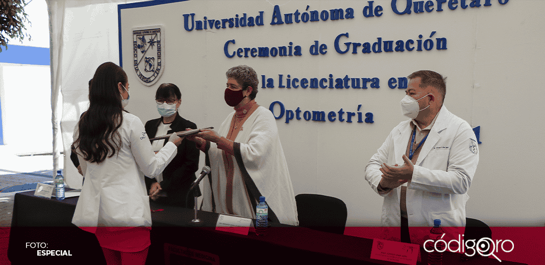 Gradúa Medicina a 85 nuevos profesionales de la salud