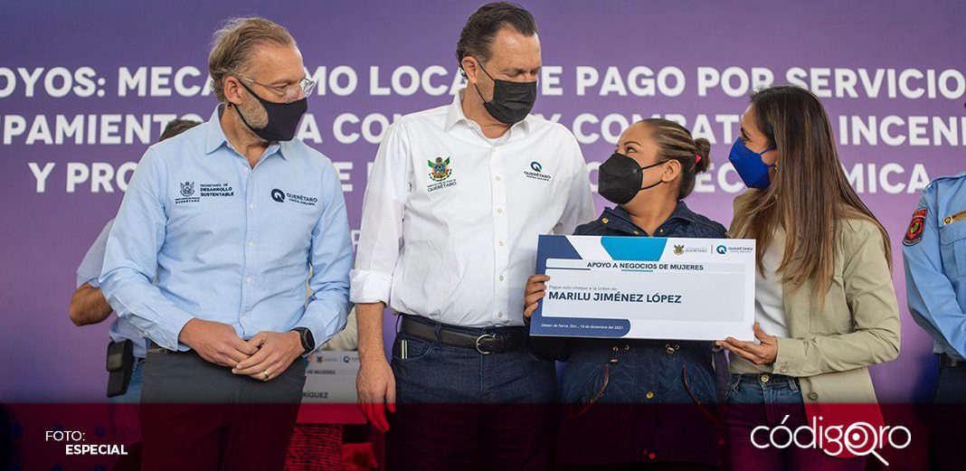 Gobernador entrega apoyos para fortalecer desarrollo en la Sierra Gorda