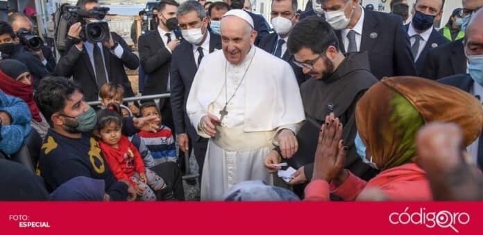 El papa Francisco visitó la isla griega de Lesbos para visitar a migrantes y refugiados. Foto: Agencia EFE