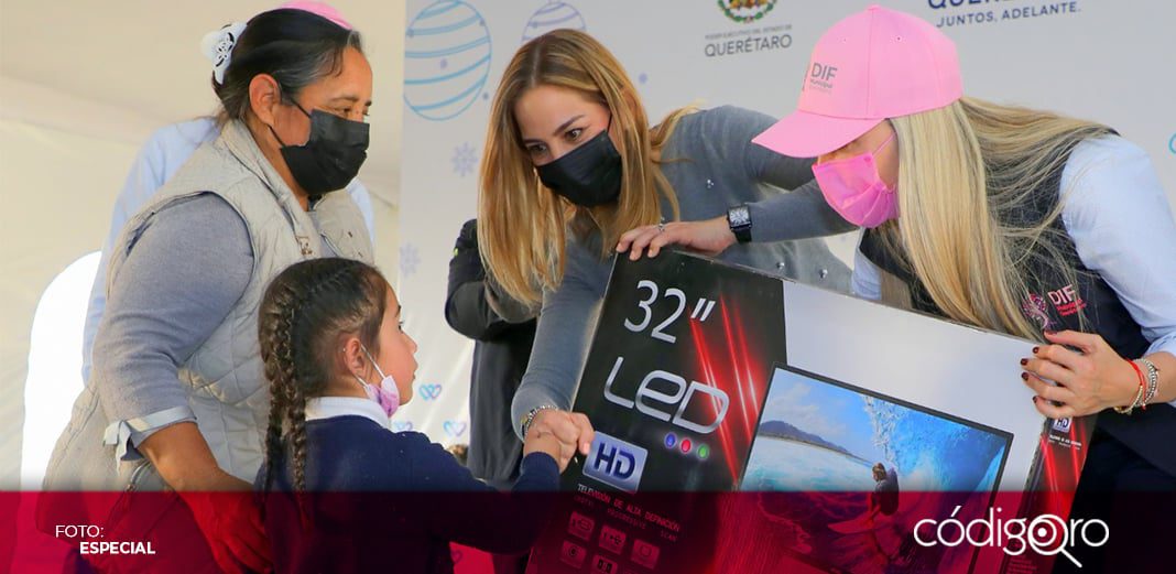 Presidenta del DIF Estatal Querétaro celebra posadas navideñas