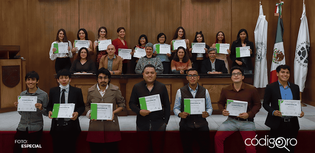 UAQ entrega constancias a 17 egresados de Biología