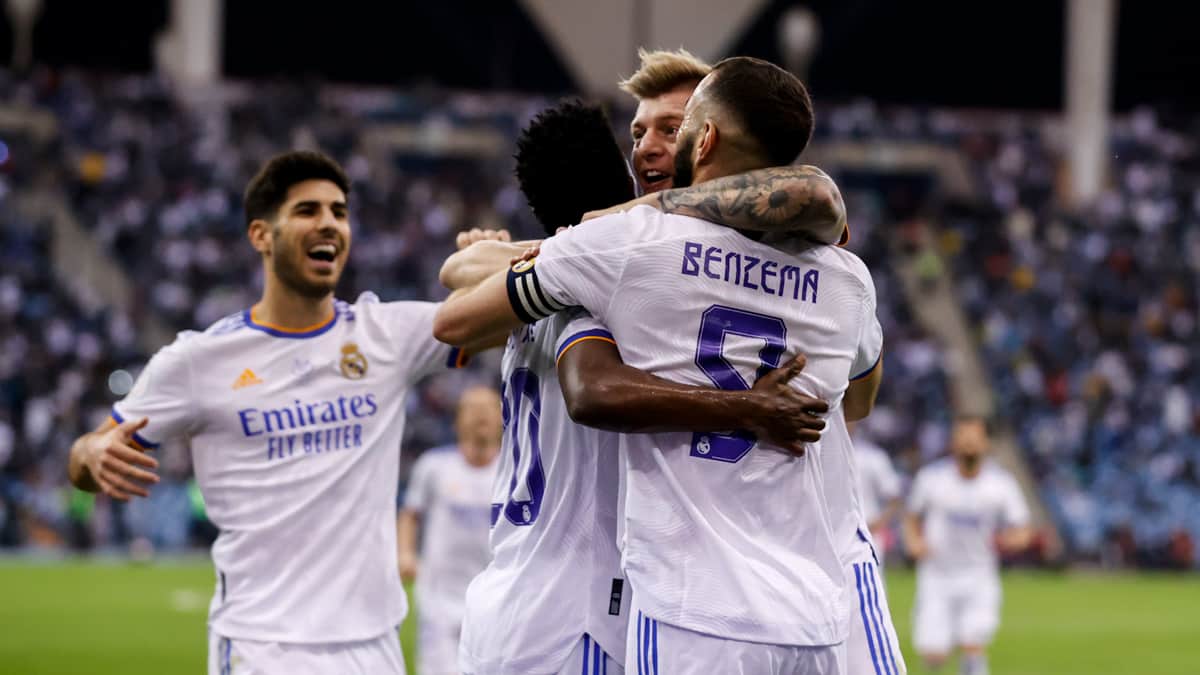 Benzema aprovechó un pase de Nacho para adelantar al Madrid