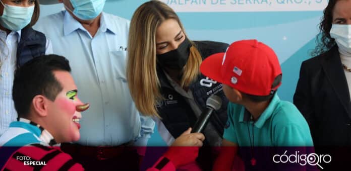 La presidenta del DIF Estatal de Querétaro, Car Herrera de Kuri, celebró el Día de Reyes en la Sierra Gorda. Foto: Especial