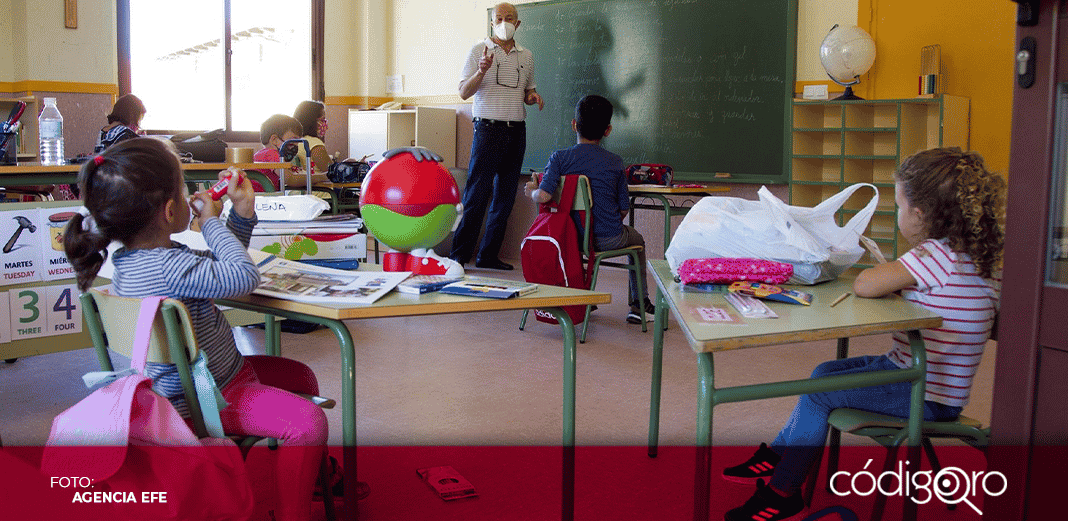 Docentes pueden estar frente a grupo aún sin vacuna antiCovid-19: SEP
