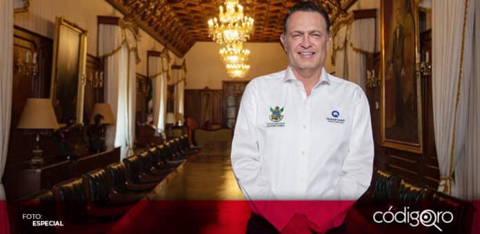 El gobernador del estado de Querétaro, Mauricio Kuri González, anunció la entrega de mil pesos a más de 22 mil profesores. Foto: Especial