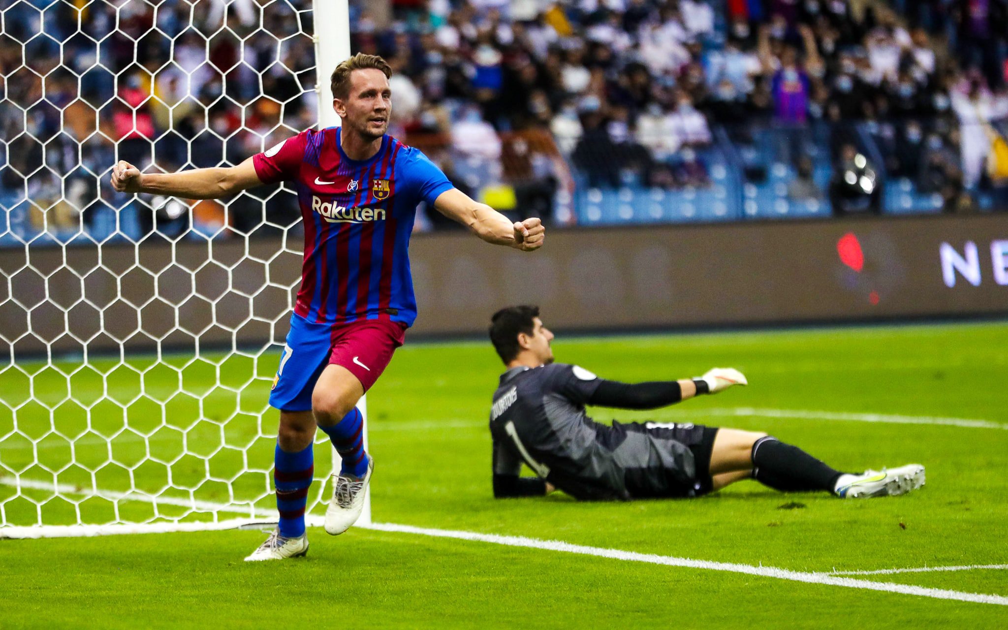 Luuk de Jong anotó su tercer gol en los últimos 4 partidos con el Barcelona