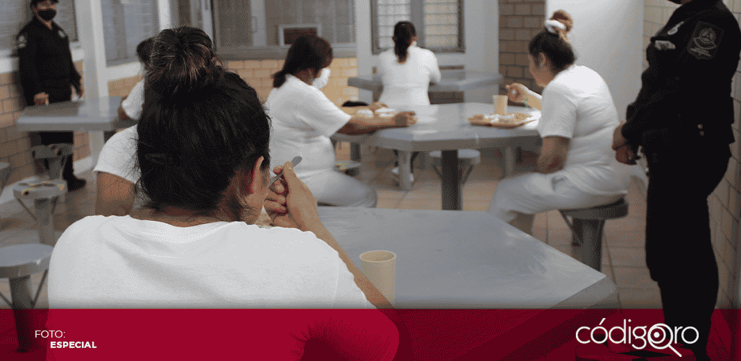 CESPQ ofrece cena de Año Nuevo a población penitenciaria