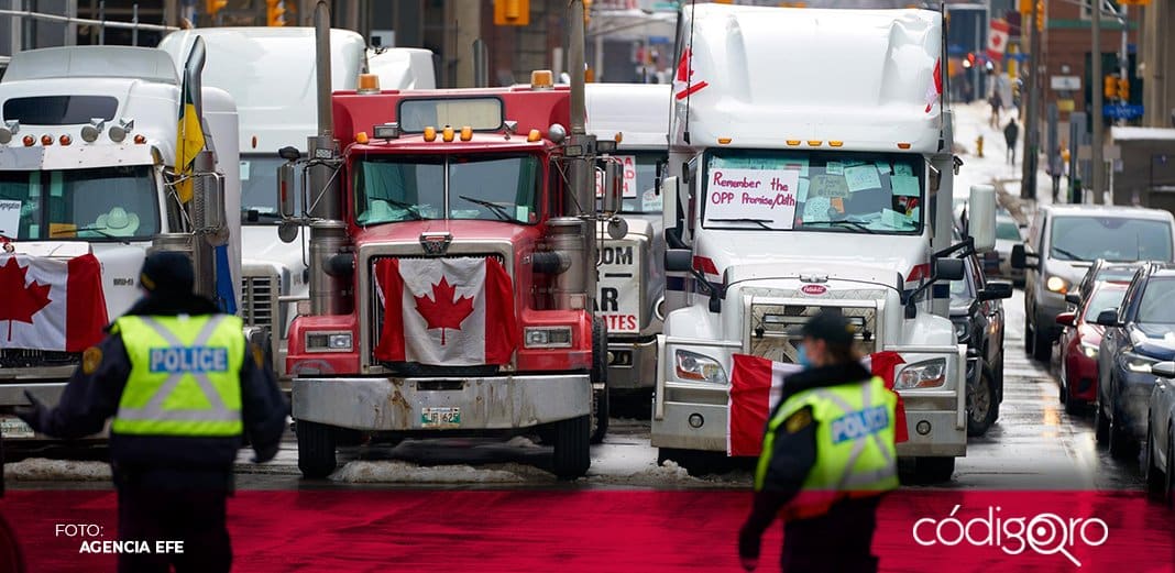 Bloqueos de camioneros empiezan a dañar economías de EUA y Canadá