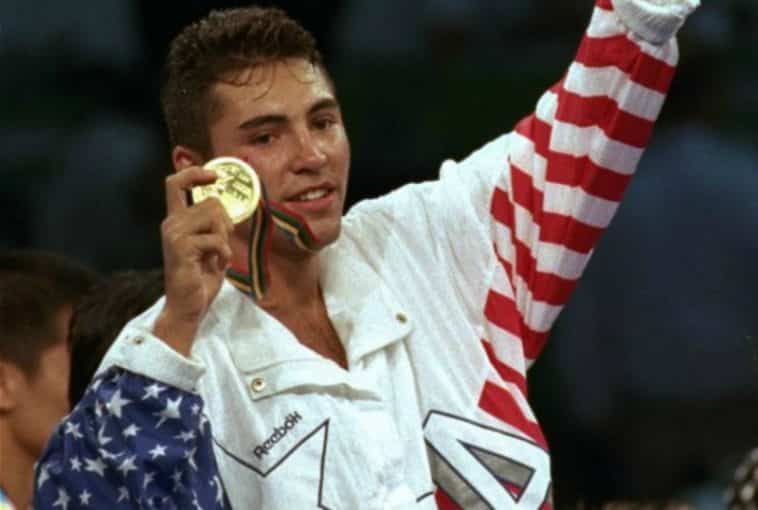 En los Juegos Olímpicos de Barcelona 1992, Óscar de la Hoya cumplió su promesa, ganó la medalla de oro