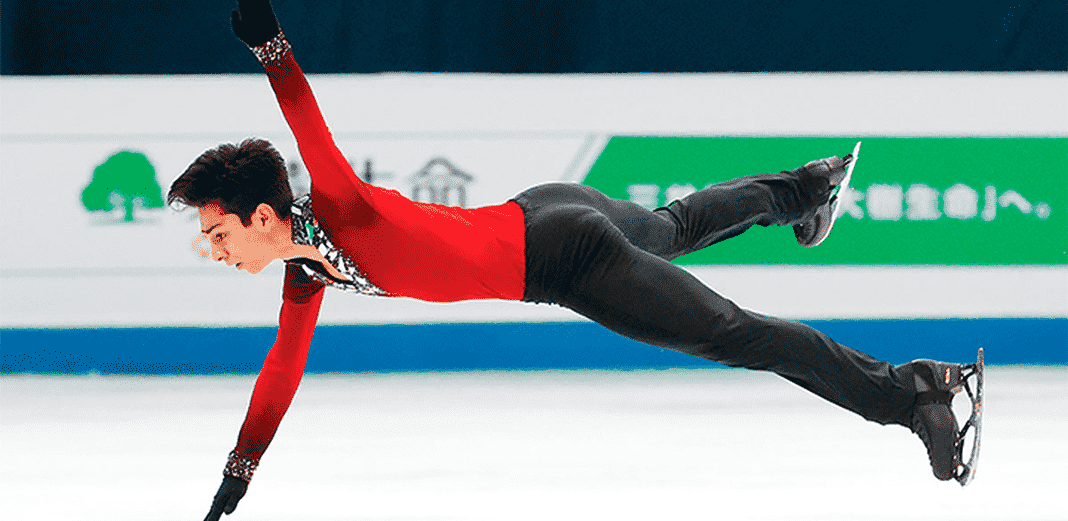 Donovan Carrillo entrena en la pista de hielo de un centro comercial en León, Guanajuato. Foto: Especial