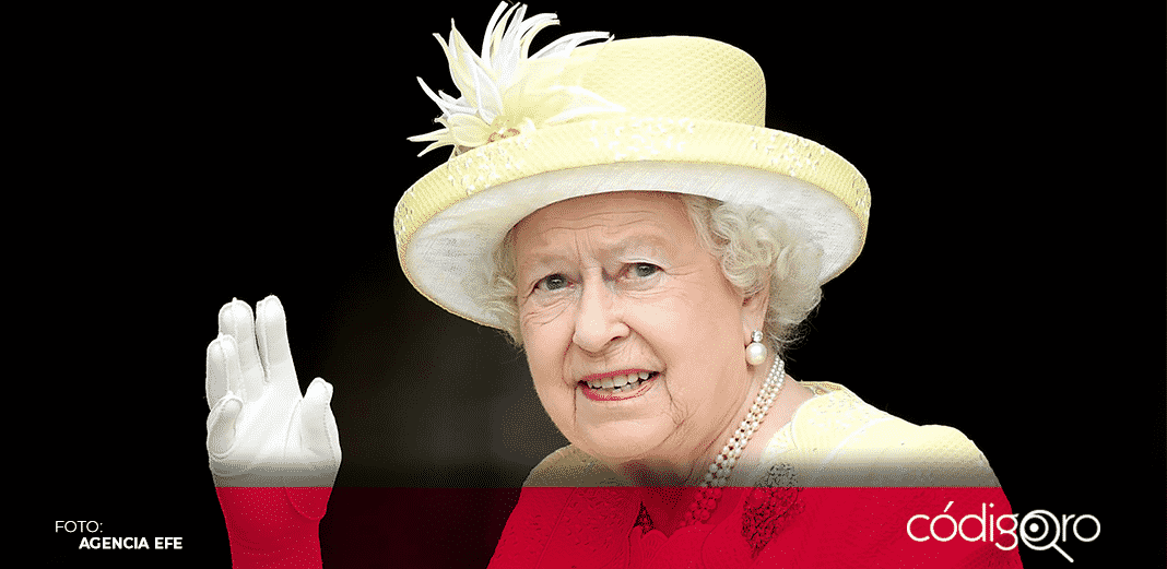 Reina Isabel II padece COVID-19, pero tiene "síntomas leves"
