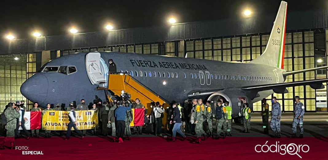 Avión aterriza en CDMX con 44 mexicanos evacuados de Ucrania