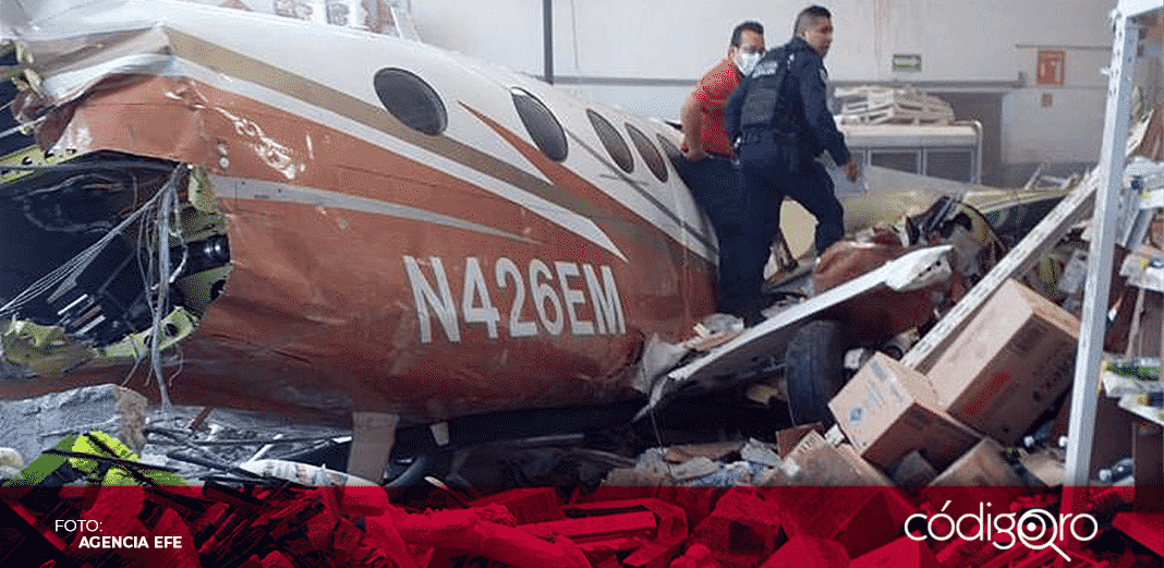 Avioneta se estrella contra supermercado en Morelos y causa varios heridos