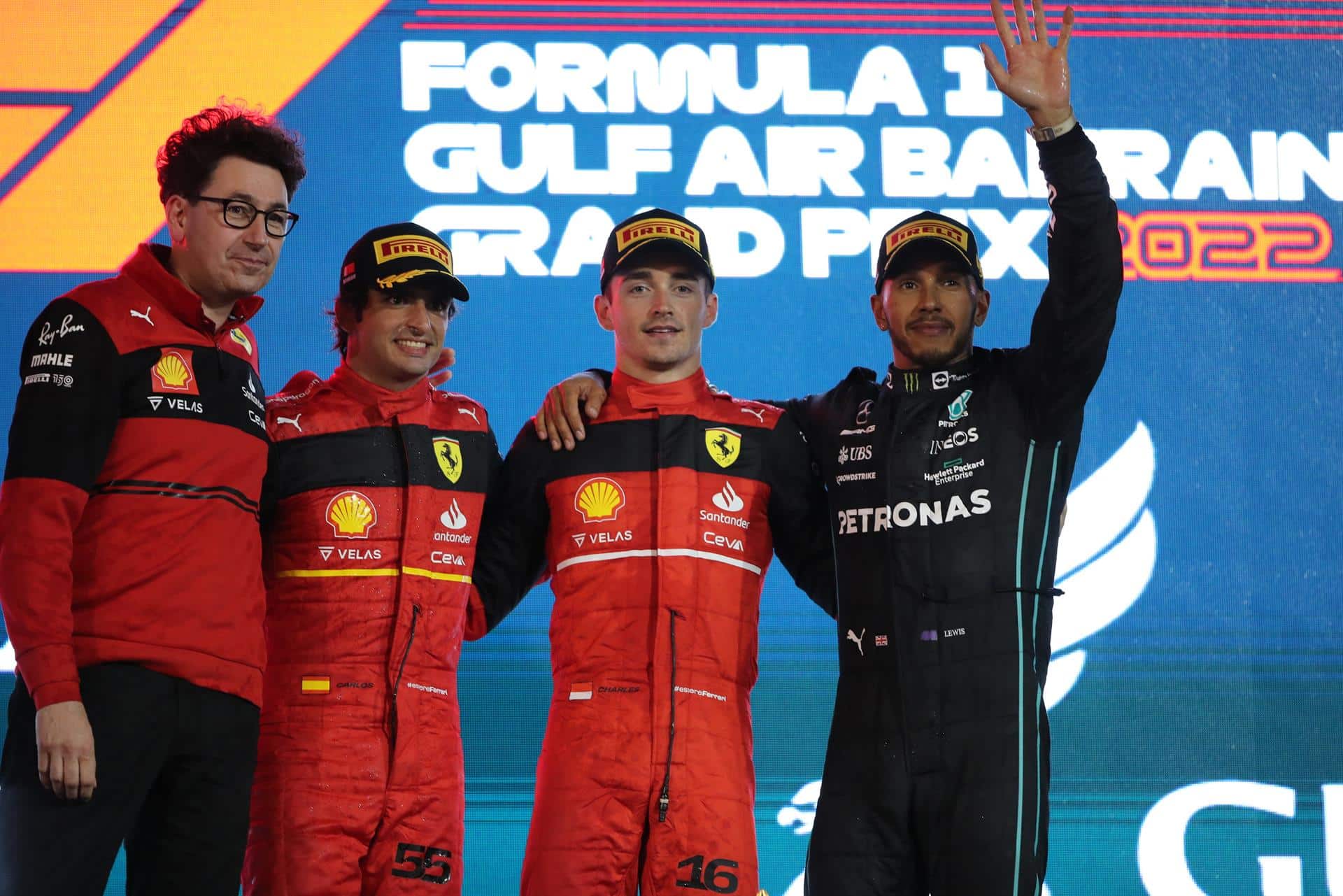 Tras los dos pilotos de Ferrari, Lewis Hamilton completó el podio en el Gran Premio de Baréin. Foto: Agencia EFE