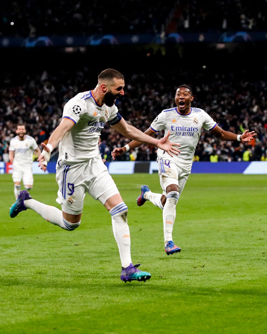 Karim Benzema se levantó como el 'Rey' del juego y con un disparo potente completó la voltereta