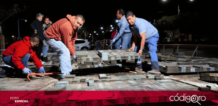 Autoridades del municipio de Querétaro informaron sobre el desmonte de la maqueta monumental que se encuentra en la explanada de la Alameda Hidalgo, esto con la finalidad de darle mantenimiento y limpieza 