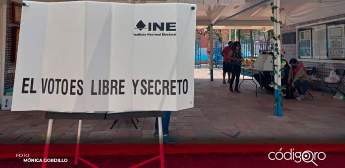 Ciudadanos queretanos acudieron a emitir su voto en la consulta de revocación de mandato. Foto: Mónica Gordillo