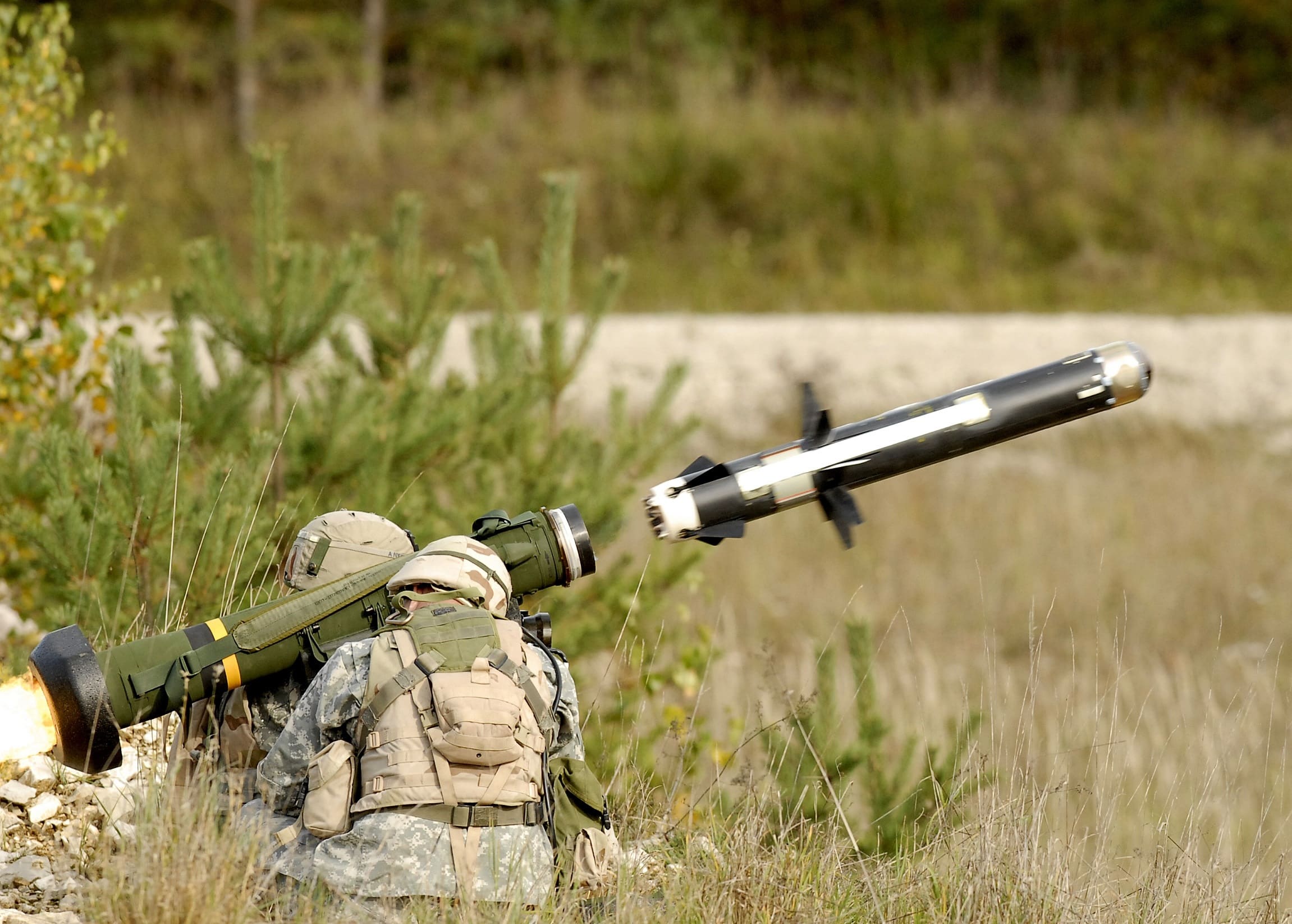 EUA está enviando a Ucrania vehículos blindados, drones y proyectiles antitanque de varios tipos, incluidos los famosos Javelin